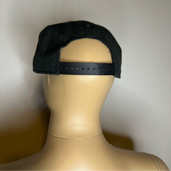 Adidas SnapBack - Picture 4 of 4